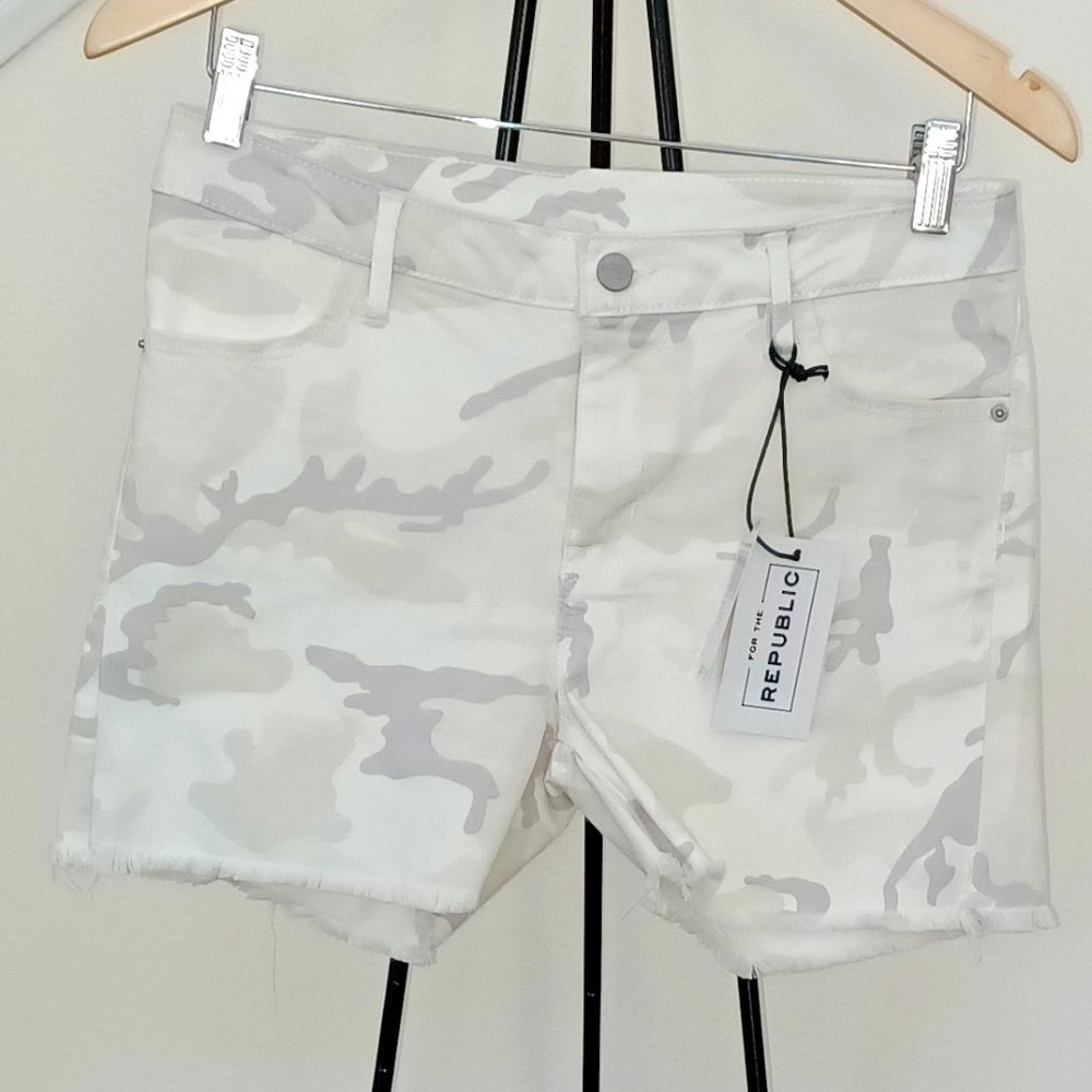 New For the Republic shorts white  soft green multi